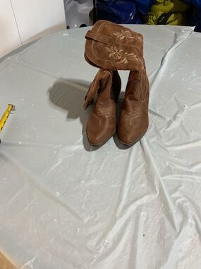 Women's Brown Embroidered Western Boots 1093
